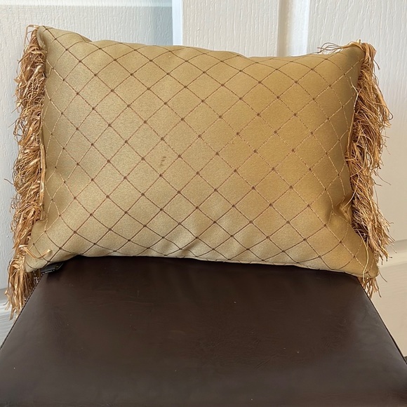 Borgata throw pillow - Picture 3 of 4
